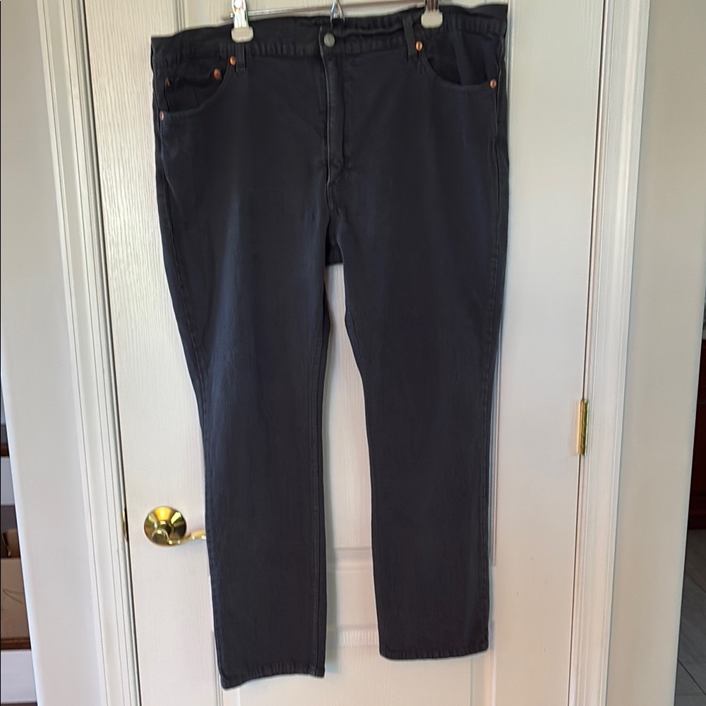 Levi jeans style 511
Size W42. L 30